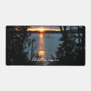 Coucher de soleil sur le tapis de bureau du lac Fo