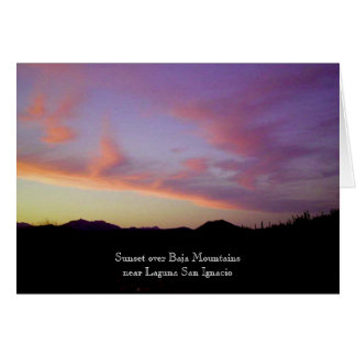 Coucher du soleil au-dessus des montagnes de Baja