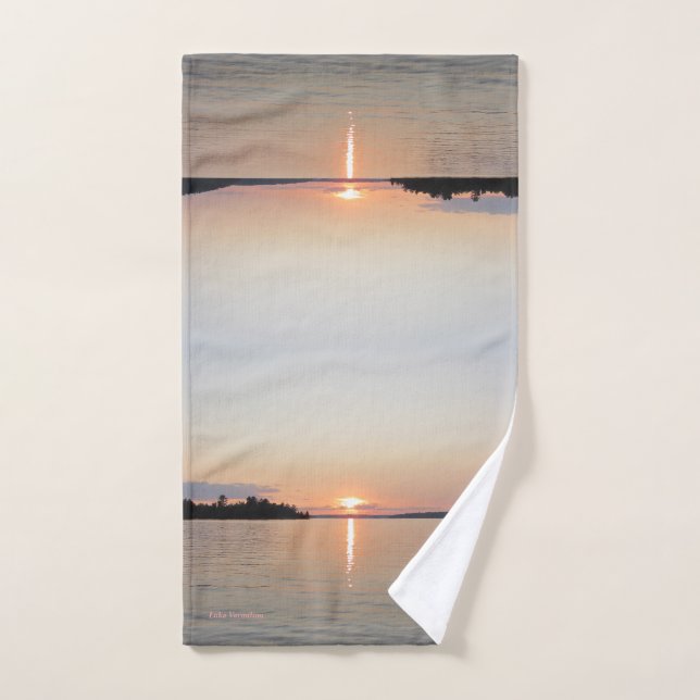 Coucher du soleil de Vermilian de lac (Serviette à main)