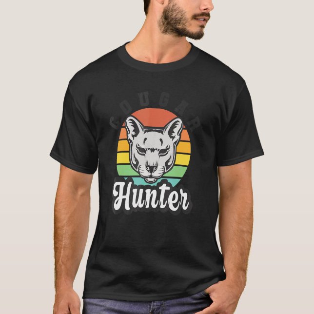 Cougar Hunter Lesbian Single Verabredete Lgbt T-Shirt (Vorderseite)