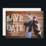 Country Chic Rustikales Save the Date Foto<br><div class="desc">Save the Date Ankündigung von Foto mit rustikalen Typografie.</div>