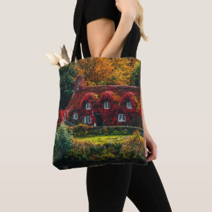 Country Hütte mit Red Vines Covering Zuhause Tasche
