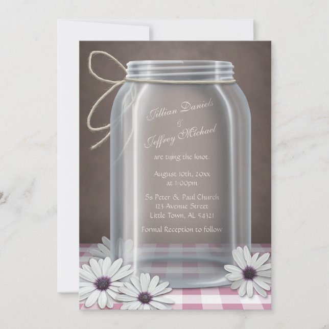 Country Mason Jar Daisy Pink Gingham Wedding Einladung (Vorderseite)