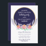 Country Navy Pink Lilac Wild Blume Sweet 16 Einladung<br><div class="desc">Dieses moderne und ländlich gestaltete 16 . Geburtstag Geburtstagsfest lädt zu einer stilvollen Veranstaltung ein. Es verfügt über eine handbemalte lila lila, rot-rosa, berrosa, sonnenorange und seafoam-grüne Aquarelllavender und Peony-Wildblumen rund um ein Imitat mit Goldrahmen und marineblau blauem Textkasten auf einem schlichten, weißen Hintergrund. Stilisieren Sie Ihre Einladung mit diesem...</div>