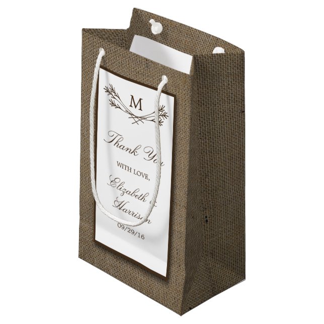 Country Rustic Monogram Branch & Burlap Wedding Kleine Geschenktüte (Vorderseite Schrägansicht)