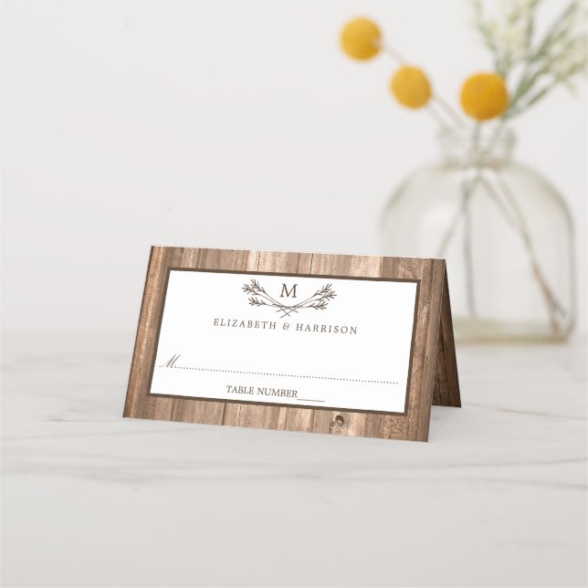 Country Rustic Monogram Branch & Wood Wedding Platzkarte (Vorderseite)