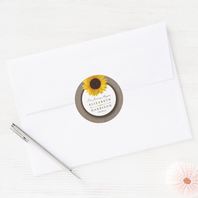 Country Rustic Sunflower & Burlap Wedge Runder Aufkleber (Umschlag)
