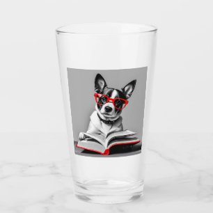 Coupe de verre de livre de lecture de chien