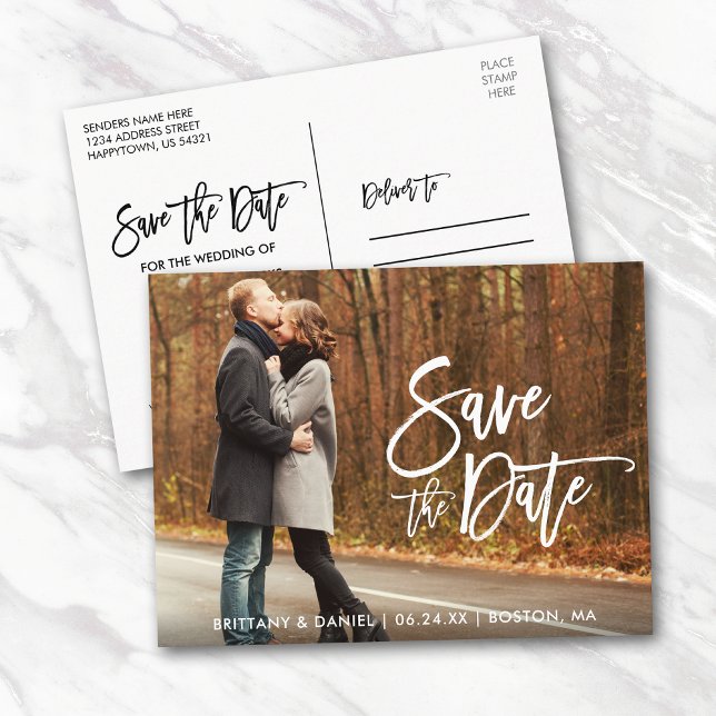 Couple Foto Save the Date Modernes Pinselskript Postkarte (Customize to change your personalized text size or text style.)