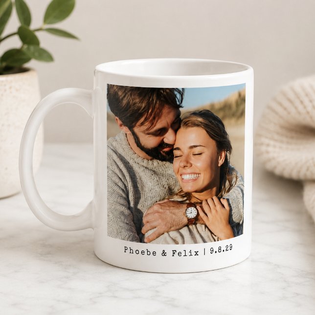 Couple Foto Wedding Kaffeetasse (Personalized couple photo mug with names and date for anniversaries and romantic gifts.)