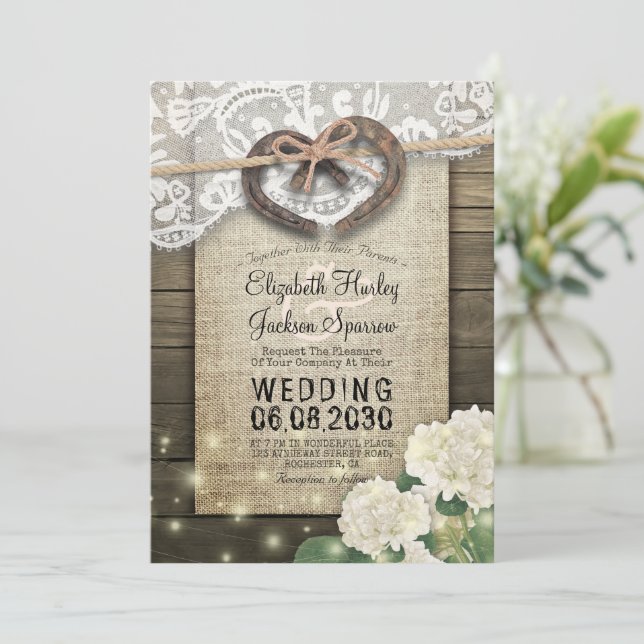 Couple Horseshoe Heart Lace Wood Hydrangea Wedding Einladung (Stehend Vorderseite)