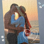 Couple Liebe Foto Personalisiert<br><div class="desc">Erstellen Sie Ihr eigenes Paar Foto Puzzle Sake Geschenk für Ihre wichtigen anderen personalisiert mit Namen in einem Herzen in Ihrer Wahl der Schriftart Stile und Farben. Ändern Sie die Position von Herz und Text, um Ihr Foto anpassen. Es ist ein bedeutsames, unvergessliches Geschenk für eine Freundin, einen Freund, einen...</div>