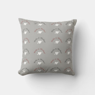 Couple Names with Hearts, Liebe Monogram on gray Kissen Für Draußen