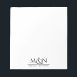 Couple Newlyly Ampersand Monogram Notizblock<br><div class="desc">Diese einfache,  elegante,  frisch verheiratete Paar's monogram Note Pad verfügt über Initialen,  die von einem hübschen Skript Ampere und mit Ihren Namen unten. Einfache minimale Eleganz.</div>