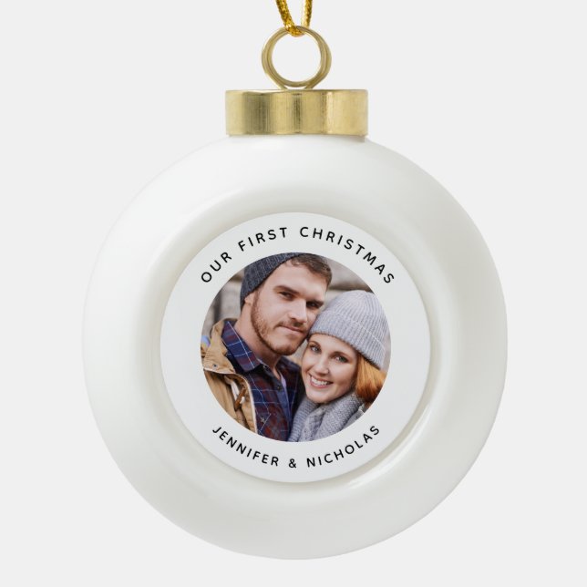 Couple Our First Christmas Foto Keramik Kugel-Ornament (Vorderseite)