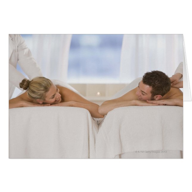 Couple recevant des massages (Devant horizontal)