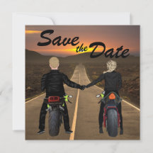 Couple Riding Motorräder bei Sonnenuntergang