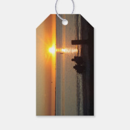 Couple Sit On Beach bei Sunset Geschenk Tag Geschenkanhänger