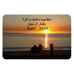 Couple Sit On Beach im Sunset Anniversary Magnet