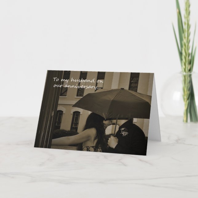Couple sous un parapluie - Carte d'anniversaire du (Devant)
