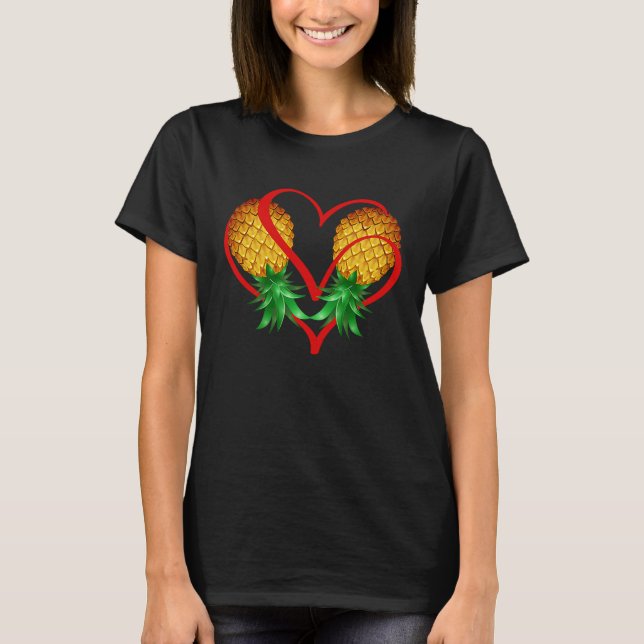 Couple Swinger Upside Down Pineapple with Red Hear T-Shirt (Vorderseite)