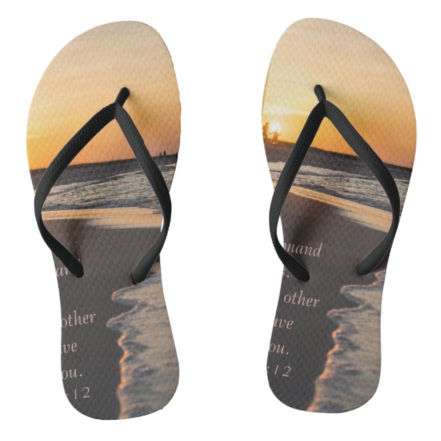 Couple Walking Beach bei Sunrise John 15 12 Flip Flops (Fußbett)