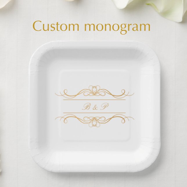 Couple's Monogram Elegant Gold Swirl Wedding Pappteller (Add the couple’s initials for an elegant golden whimsical monogrammed paper party plate.
)