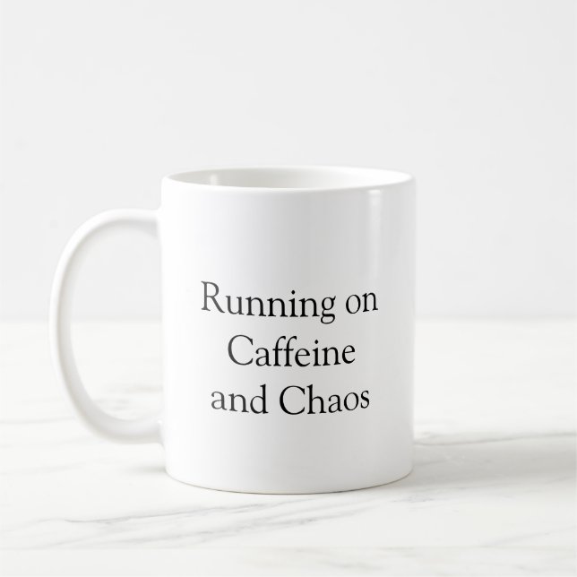 "Courir sur la caféine et le chaos" Drôle café Mug (Gauche)