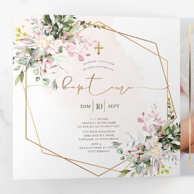 Couronne de Rosen Blush Feuillage Aquarelle Baptem Dreifach Gefaltete Einladung (Innen Erste Seite)
