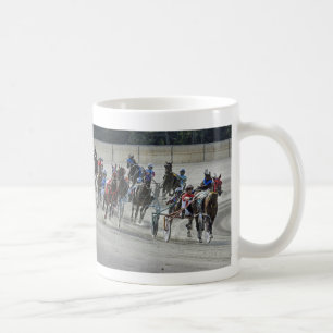 Course d'attelages arrondissant la dernière tasse