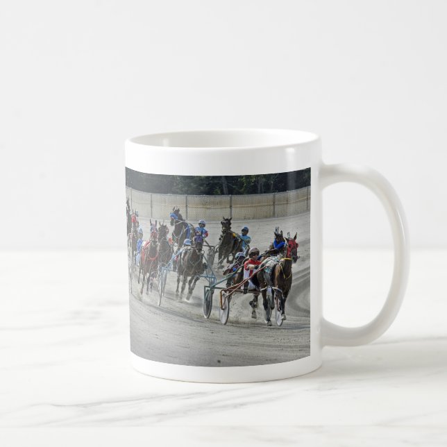 Course d'attelages arrondissant la dernière tasse (Droite)