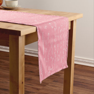 Court Chemin de table pour Baby Shower Fleur sauvage ros
