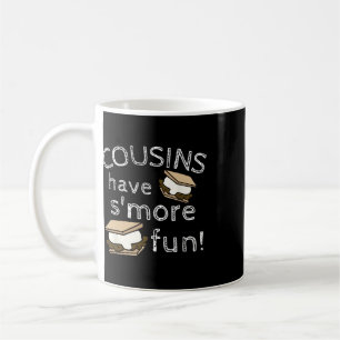 Cousins haben mehr Spaß bei Familientreffen auf Ur Kaffeetasse