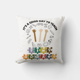 Coussin 1/4, C'est un bon jour pour apprendre de minuscule