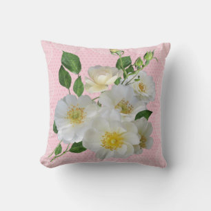Coussin à fleurs rose chien blanc