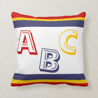 Coussin ABC bleu, jaune et rouge marine sur blanc