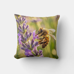 Coussin Abeille sur lavande