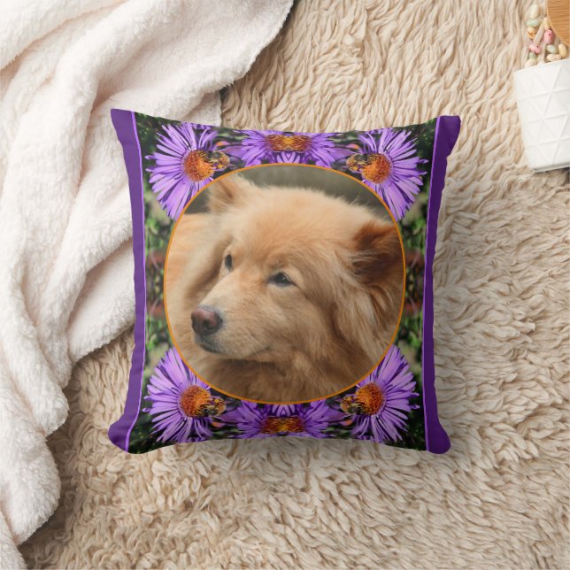 Coussin Abeille sur le cadre de fleurs Aster Créer votre p (Couverture)