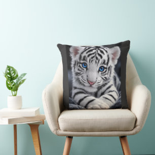 Coussin Affiche de faune de jeune tigre blanc mignon aux y