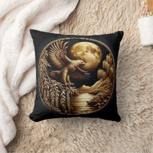 Coussin Aigle perché par les eaux lune la nuit