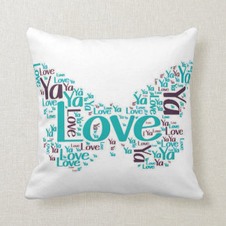 Coussin "Aimez-vous" message sur un papillon bleu