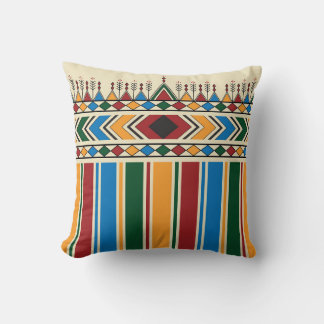 Coussin Al-Qatt Al-Asiri a inspiré le motif géométrique.