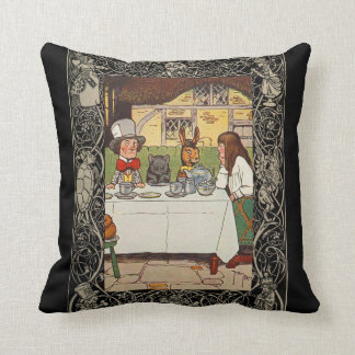 Coussin Alice dans le tiers du pays des merveilles de