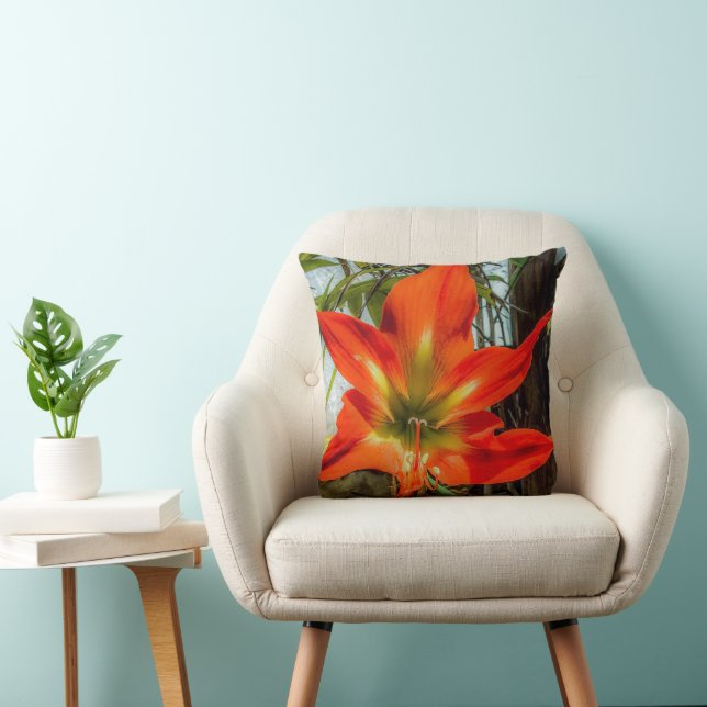 Coussin Amaryllis Closeup Throw Pillow (Chaise)