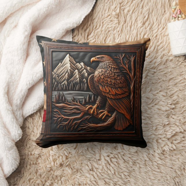 Coussin American Eagle Carving avec Arrière - plan de mont (Couverture)