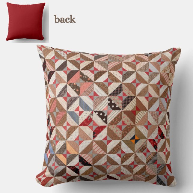 Coussin Antique Spool Motif Patchwork Quilt réversible (Add rustic elegance to your home with this vintage patchwork quilt pattern throw pillow.)