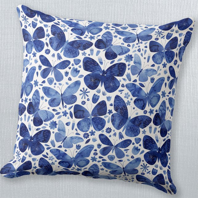 Coussin Aquarelle papillon bleu (Indigo navy blue butterfly watercolor painting throw pillow)