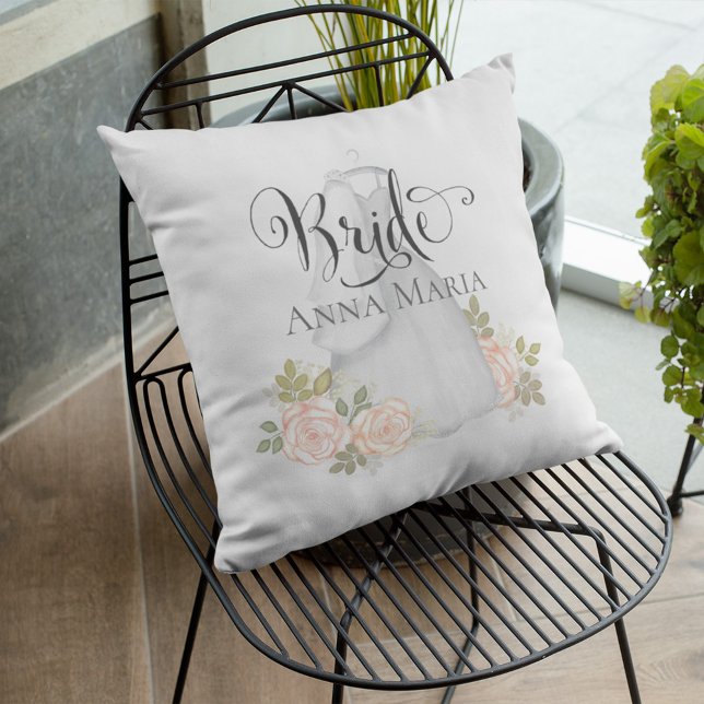 Coussin Aquarelle Rose Mariage robe  (Elegant Bride wedding dress with blush floral roses. )