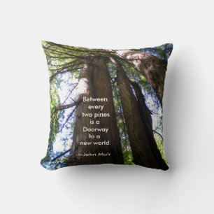 Coussin Arbres de séquoia avec la citation de Muir