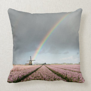 Coussin Arc-en-ciel au-dessus des jacinthes et un moulin à